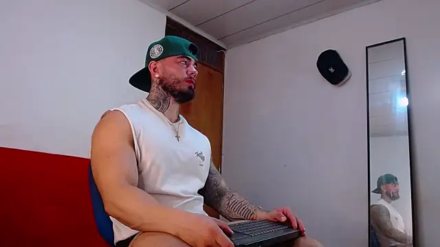 Snapshot of tommyblessd1 chatting on May 2026 01:18:01 PM tommyblessd1 online show from May 2026 01:18:01 PM