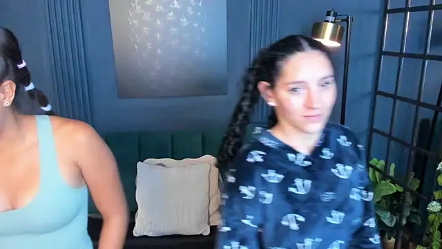 Snapshot of aliceandsia chatting on September 2025 03:17:01 AM aliceandsia online show from September 2025 03:17:01 AM