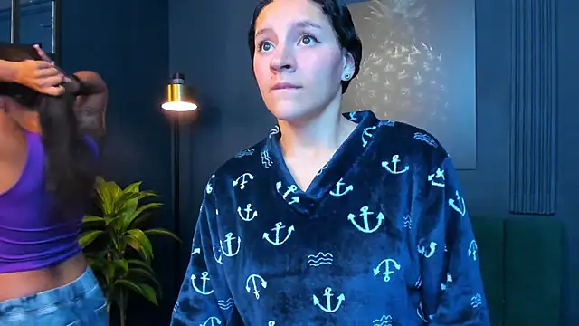 Snapshot of aliceandsia chatting on September 2025 12:10:01 PM aliceandsia online show from September 2025 12:10:01 PM