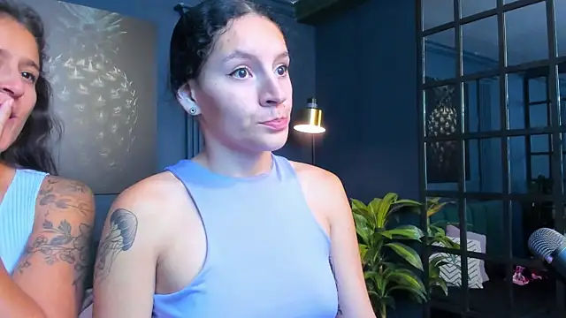 Snapshot of aliceandsia chatting on October 2025 12:13:02 PM aliceandsia online show from October 2025 12:13:02 PM