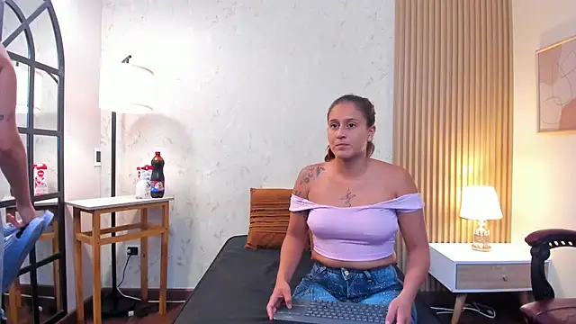 aliceandsia online show from April 2026 07:27:02 PM