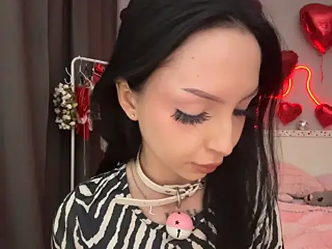 Lina Thornton  online show from July 2026 04:39:33 PM