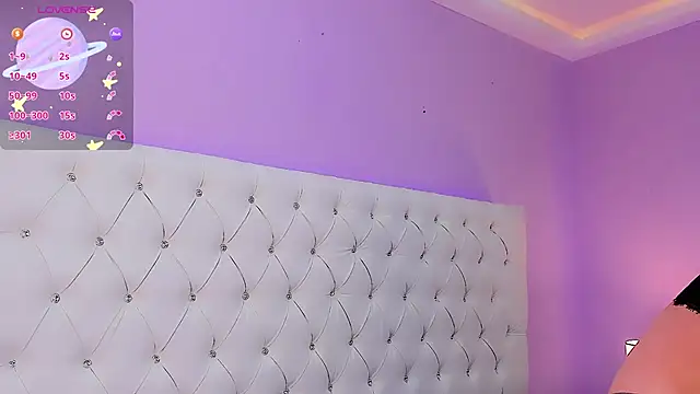 DaniielaV online show from November 2025 01:44:02 PM