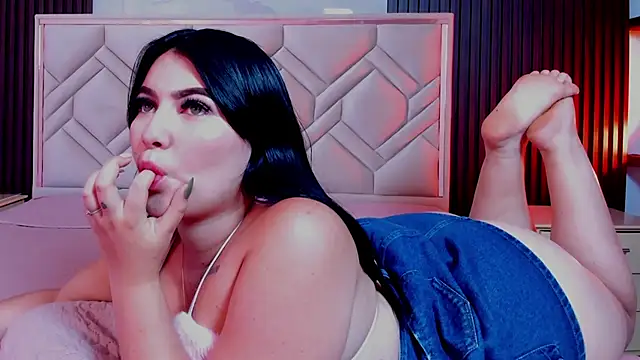 Snapshot of MiaaFarrel chatting on October 2025 07:14:01 PM MiaaFarrel online show from October 2025 07:14:01 PM