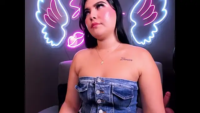 Snapshot of MiaaFarrel chatting on November 2025 07:12:01 PM MiaaFarrel online show from November 2025 07:12:01 PM