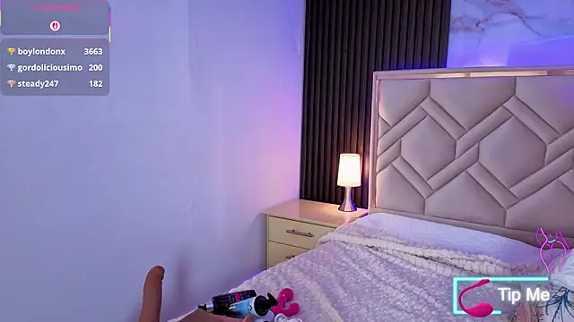 MiaaFarrel online show from March 2026 07:10:01 AM