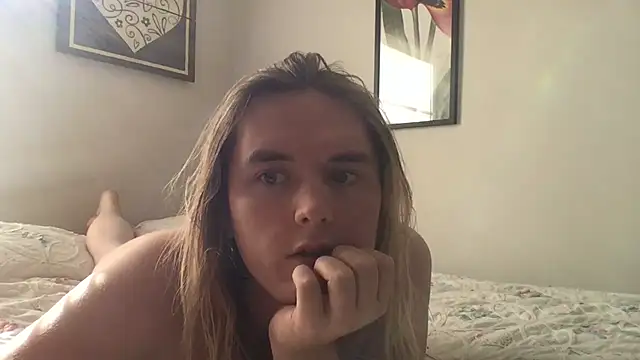 Elliebell online show from November 2025 06:52:01 PM