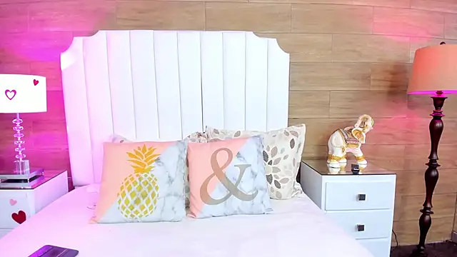 ScarletMore online show from April 2026 01:43:01 AM