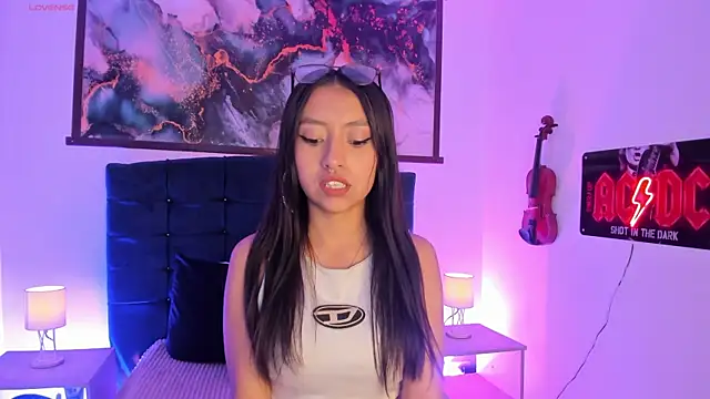 Snapshot of Luna_Moo_ chatting on November 2025 11:52:01 PM Luna Moo online show from November 2025 11:52:01 PM