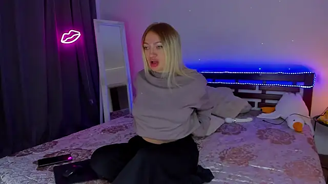 MikkiShowww online show from September 2025 09:15:02 PM