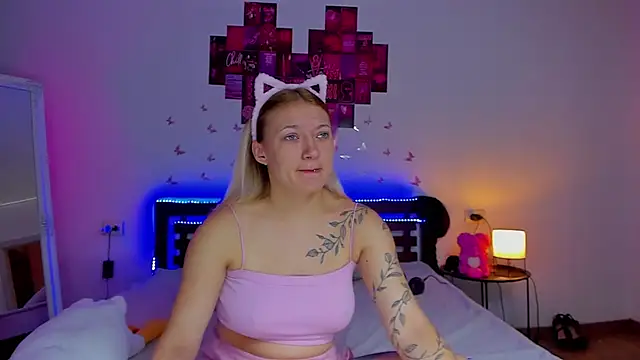 MikkiShowww online show from September 2025 06:12:02 PM