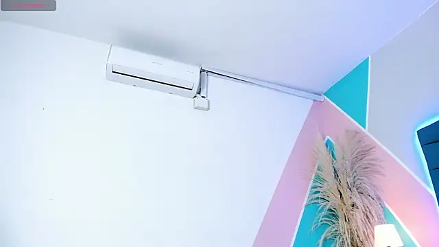 mara winters  online show from December 2025 12:01:01 PM