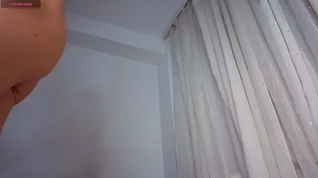 SkinnyMode online show from October 2025 01:06:02 AM