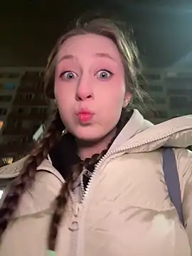 FroggyAnna online show from December 2025 03:10:01 PM