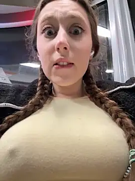 FroggyAnna online show from December 2025 03:32:02 PM