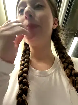 FroggyAnna online show from December 2025 03:51:02 PM