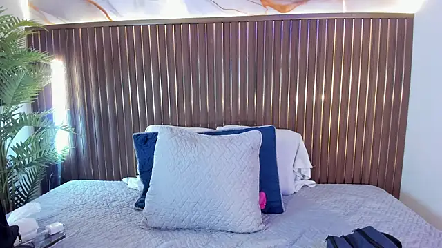 Roxie-NS online show from February 2026 12:06:02 PM