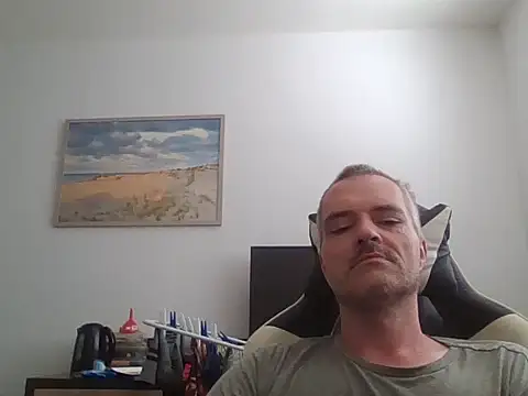 Snapshot of april_patrik chatting on June 2026 10:25:01 AM april patrik online show from June 2026 10:25:01 AM
