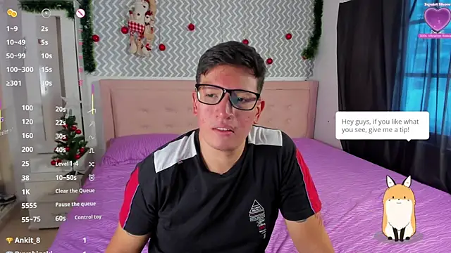 ZoeandEthan online show from December 2025 06:58:01 PM