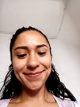 Liahdiaz  online show from December 2025 01:28:02 PM