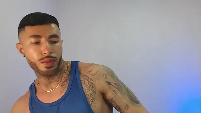 Snapshot of andrea_de_lucaa chatting on May 2026 04:19:01 AM andrea de lucaa online show from May 2026 04:19:01 AM