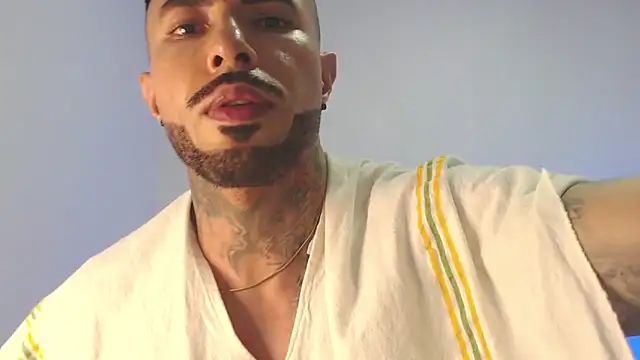 Snapshot of andrea_de_lucaa chatting on May 2026 04:29:02 AM andrea de lucaa online show from May 2026 04:29:02 AM