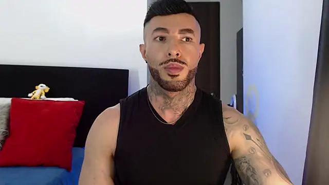 Snapshot of andrea_de_lucaa chatting on May 2026 04:28:01 AM andrea de lucaa online show from May 2026 04:28:01 AM