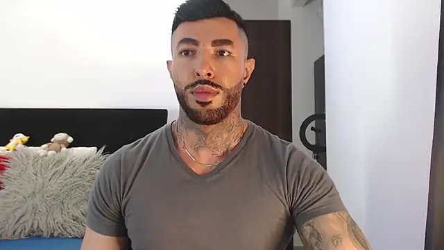 Snapshot of andrea_de_lucaa chatting on May 2026 03:58:02 AM andrea de lucaa online show from May 2026 03:58:02 AM
