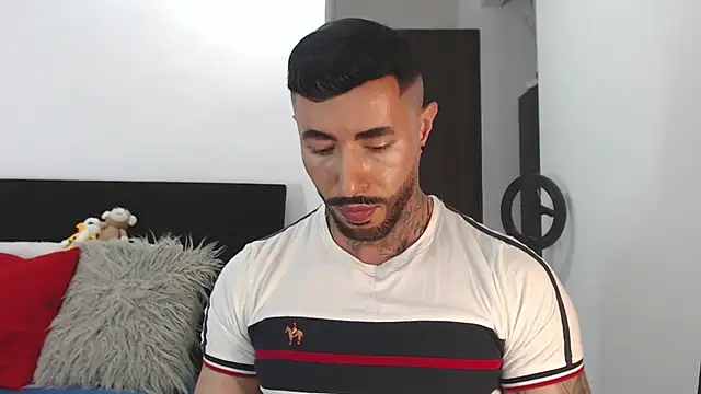Snapshot of andrea_de_lucaa chatting on May 2026 03:26:01 AM andrea de lucaa online show from May 2026 03:26:01 AM
