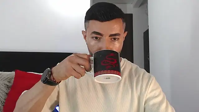 Snapshot of andrea_de_lucaa chatting on May 2026 03:02:02 AM andrea de lucaa online show from May 2026 03:02:02 AM