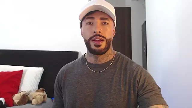 Snapshot of andrea_de_lucaa chatting on May 2026 03:37:02 AM andrea de lucaa online show from May 2026 03:37:02 AM