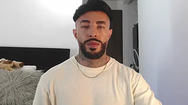 Snapshot of andrea_de_lucaa chatting on May 2026 02:30:01 AM andrea de lucaa online show from May 2026 02:30:01 AM