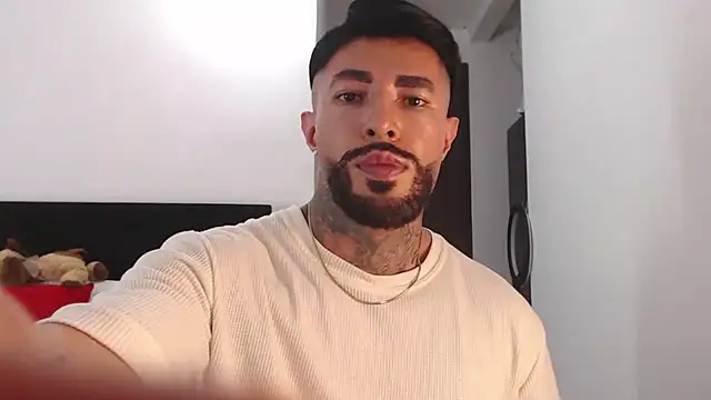 Snapshot of andrea_de_lucaa chatting on June 2026 02:46:01 AM andrea de lucaa online show from June 2026 02:46:01 AM