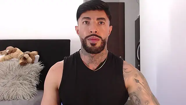 Snapshot of andrea_de_lucaa chatting on June 2026 04:04:01 AM andrea de lucaa online show from June 2026 04:04:01 AM