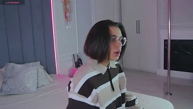 VioletAsh online show from April 2026 04:14:02 AM