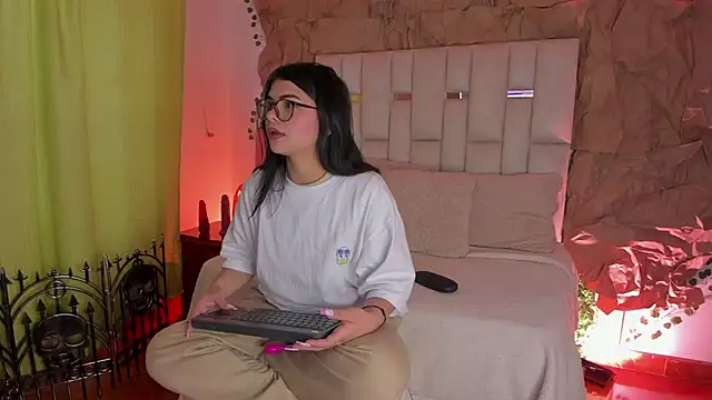 Jade Nmm online show from October 2025 12:59:02 PM