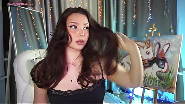 Lucy louras online show from November 2025 12:37:01 PM