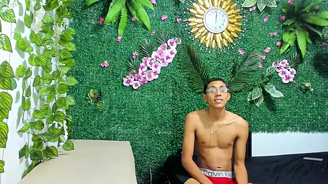 Snapshot of MielAndLeo chatting on September 2025 05:20:01 AM MielAndLeo online show from September 2025 05:20:01 AM