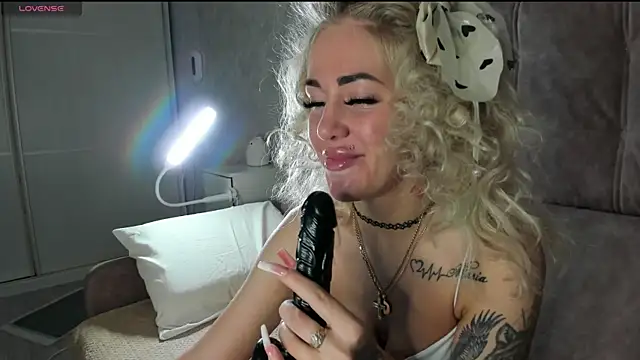 Kira Key online show from April 2026 11:50:01 PM