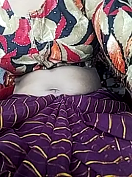 Snapshot of Hut_rotu_cute chatting on May 2026 04:01:02 PM Hut rotu cute online show from May 2026 04:01:02 PM