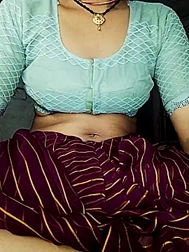 Snapshot of Hut_rotu_cute chatting on May 2026 05:42:02 PM Hut rotu cute online show from May 2026 05:42:02 PM