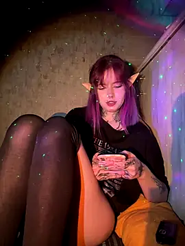 n1ghtcloud online show from November 2025 07:02:02 PM