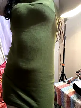 Snapshot of queenbuggi chatting on December 2025 11:08:01 AM queenbuggi online show from December 2025 11:08:01 AM