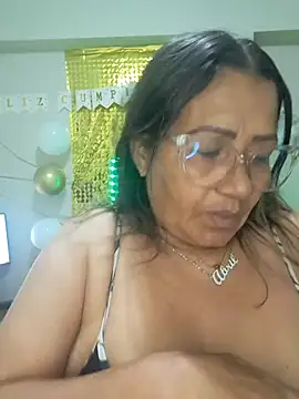 Snapshot of Vickysweeeettt chatting on June 2026 02:10:02 AM Vickysweeeettt online show from June 2026 02:10:02 AM