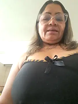 Snapshot of Vickysweeeettt chatting on June 2026 06:19:01 PM Vickysweeeettt online show from June 2026 06:19:01 PM