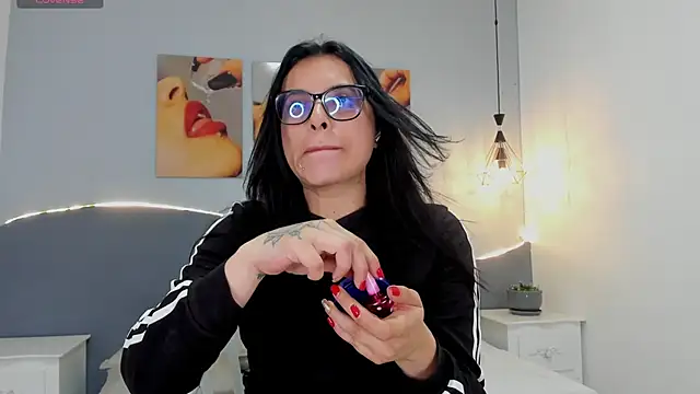 Snapshot of Sara_mora_ chatting on June 2026 01:10:02 PM Sara mora online show from June 2026 01:10:02 PM