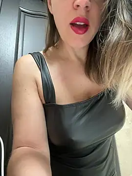 Snapshot of ladywithbigass chatting on January 2025 06:03:02 AM ladywithbigass online show from January 2025 06:03:02 AM