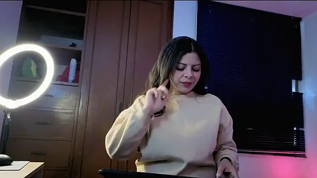 MiaCollinssx online show from April 2026 03:48:02 PM