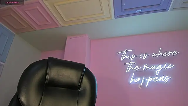 TiffannySins online show from April 2026 04:01:01 AM