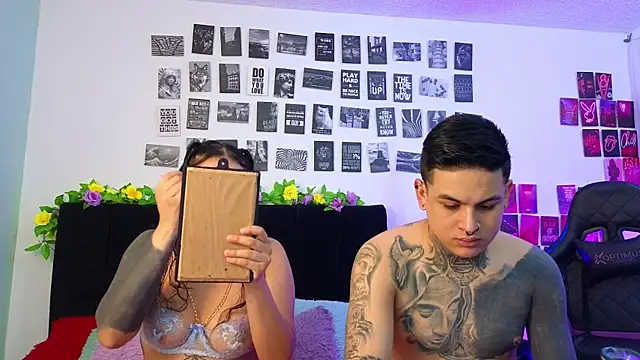 Sarahandzack online show from September 2025 07:59:02 PM